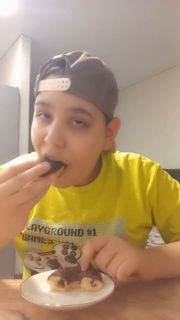 Обзор на Донат (Пончик) "Тройной Шоколад" из Пиццерии «Ташир Пицца». 🍕🍩🍫