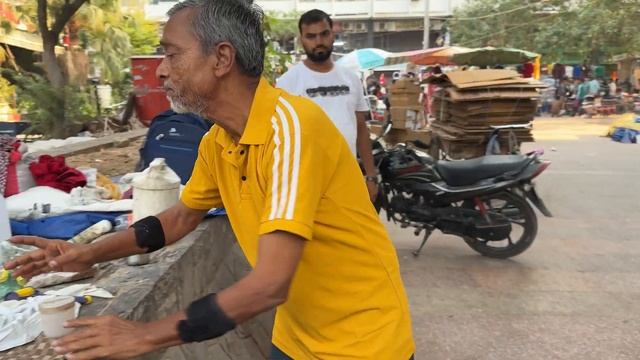 Индийский массаж головы для снятия стресса от Уориса Барбера. Два ролика в одном