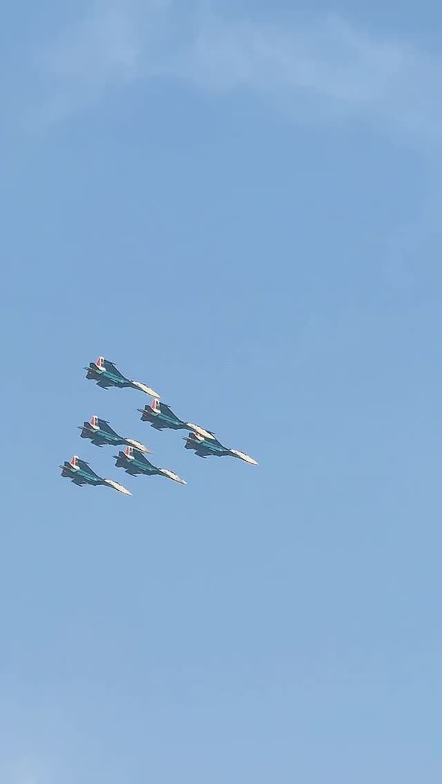 «Русские витязи» показали красоту и мастерство в небе Дубая