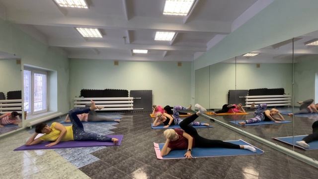 Тренировка 19.11.2025, партер, акцент на тазобедренные, нагрузочная