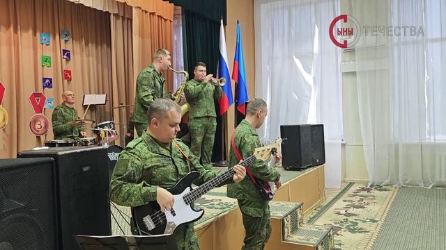 В Луганском г училище олимпийского резерва состоялось выступление военного оркестра  3-й ОА