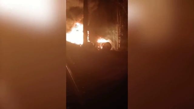 Два вагона-цистерны загорелись на границе Пермского края и Свердловской области