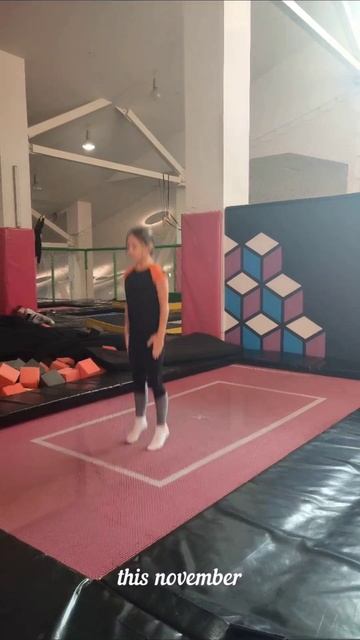 Бланш на батуте с разницей в год. #спорт #акробатика #прыжки #батут #бланш #разница #год #чирбелка #