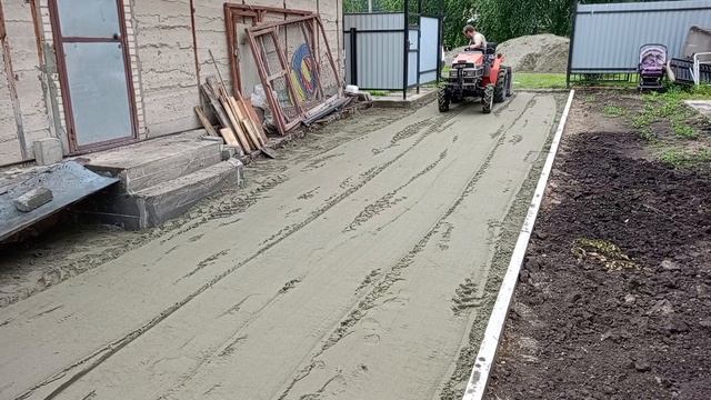 Укладка брусчатки - минитрактор Yanmar выручает