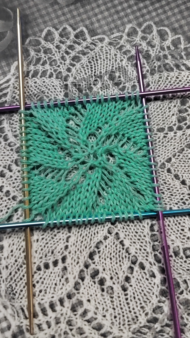 Салфетка спицами. А почему бы и да #shorts