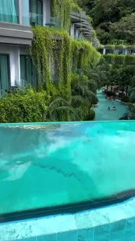 Отель на Пхукете привлекает внимание своей уникальной лагуной, где гости могут насладиться плаван...