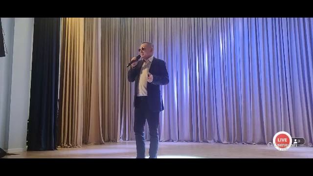 Королева красоты По переулкам бродит лето, Слова А. Горохова, музыка А. Бабаджаняна