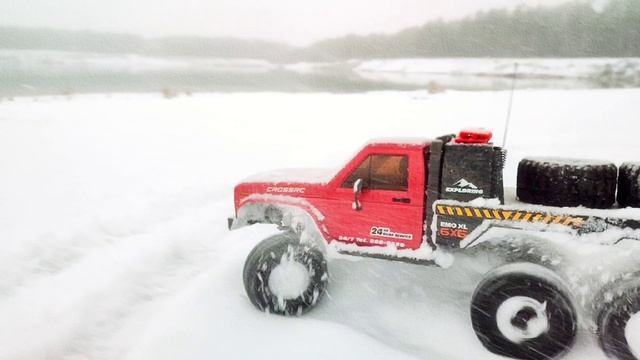 Настоящая зима в слоумо с радиоуправляемым драйвом Crossrc EMO XL 6x6