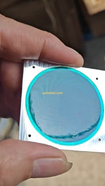 Гилоше-циферблаты с волно-солнечным узором и полупрозрачной холодной эмалью цвета лагуны