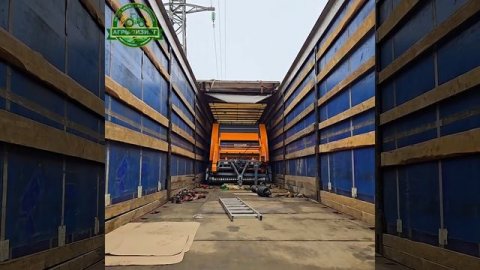 Привезли новенькие пресс-подборщики на нашу площадку