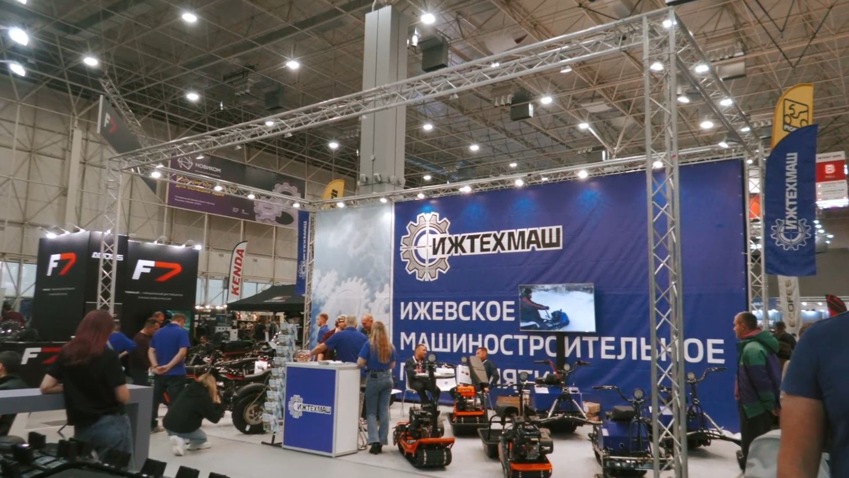 Выставка МОТОЗИМА. Часть 5. Стенд ИжТехМаш. Летняя техника - мотоциклы Скаут.