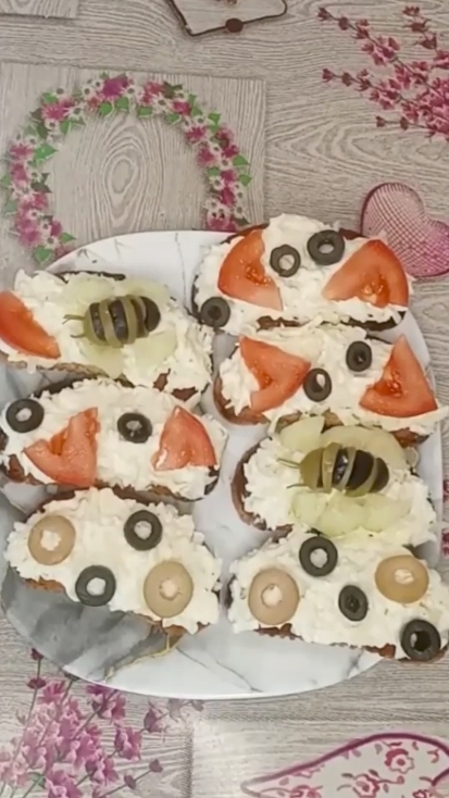 Проще не бывает. #ЗАКУСОЧНЫЕ #Бутерброды