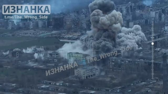 На кадрах ОК очередной удар ФАБом-3000 по ПВД ВСУ в Мирнограде.