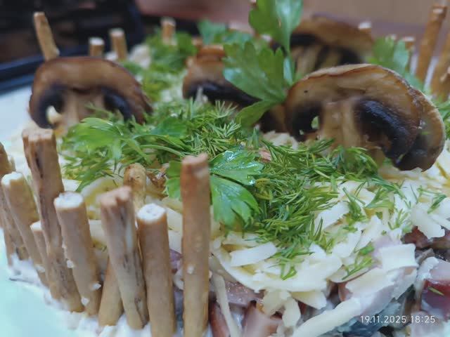 Салат "Грибная полянка" по новому. Новогодний салат.