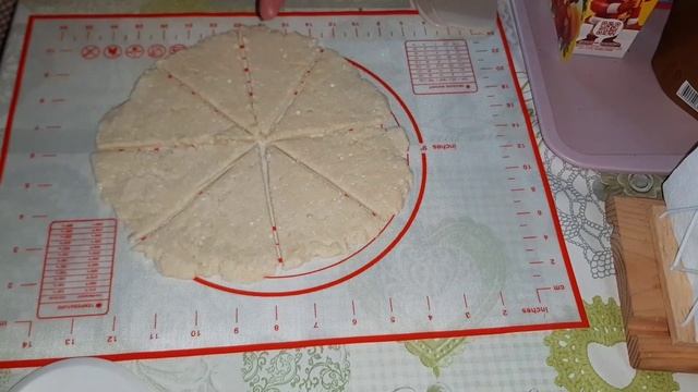 Питаюсь на 6000 руб. День № 24 и 25. Салат из печени, творожные рогалики