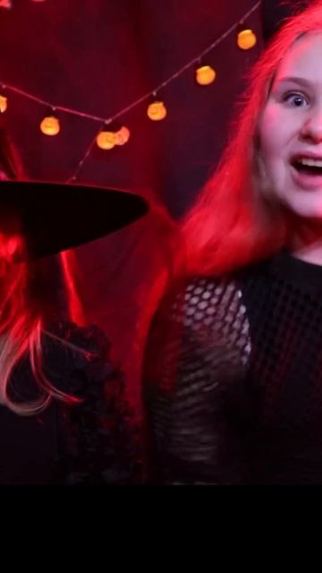 Это Хэллоуин. Перепели знаменитую песню