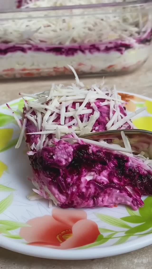 Многие не знают о таком салате, а зря! Вкусный и простой в приготовлении из простых продуктов!