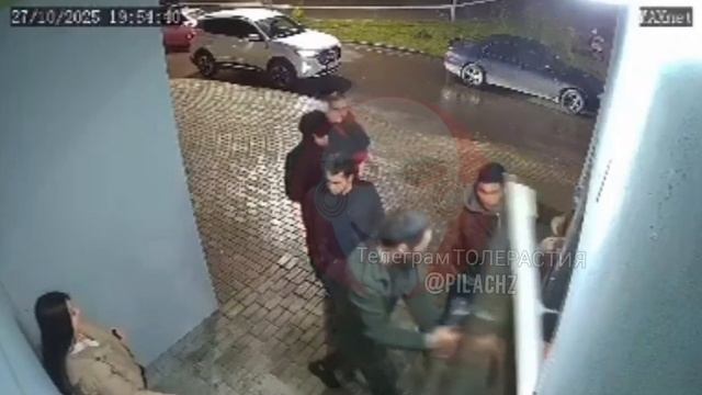 Бородач неприятно удивил жителей дома в Калуге (3)