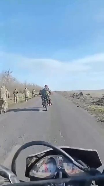 Ведут пленных ВСУшников из Покровска!