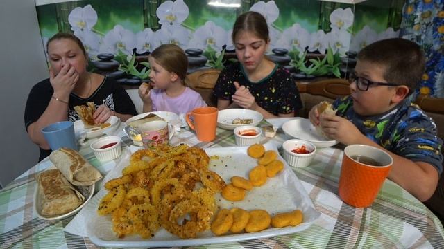 мукбанг домашняя шаурма и луковые кольца