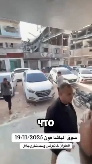 Очередь за айфонами в разрушенном городе