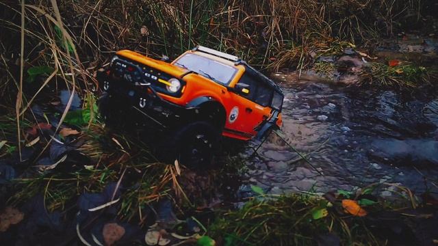 Радиоуправляемая модель Осенние приключения Трофи Yikong 4083 1/8 Bronco 4x4