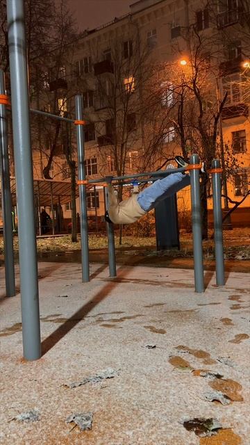 Подтягивания на брусьях