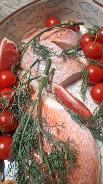 Рыбный Фьюжин-морской окунь с дольками грейпфрута, в духовке