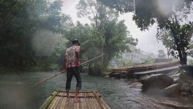 Таиланд! Сплав на бамбуковых плотах по речке.