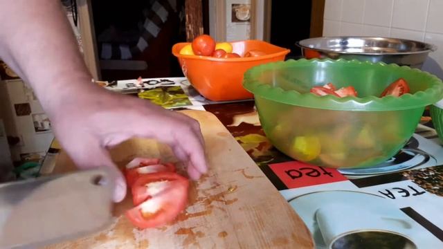 Как приготовить ХРЕНОВУХУ из помидор. (Ну  очень вкусная закуска. Подходит к мясным блюдам)