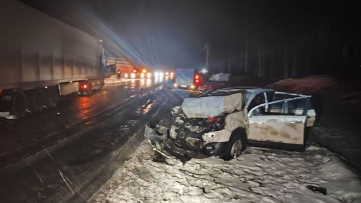 Три человека получили травмы в результате ДТП в Иркутской области
