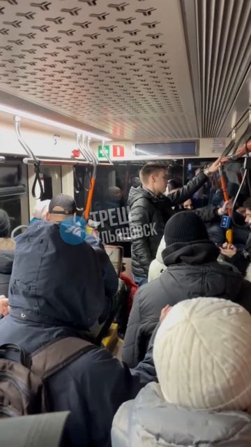 🪗 «Дедушка с гармошкой сыграл сегодня для пассажиров трамвая номер 22. Выступил для ульяновцев с са