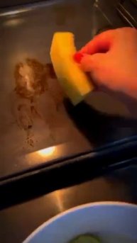 How to clean the oven