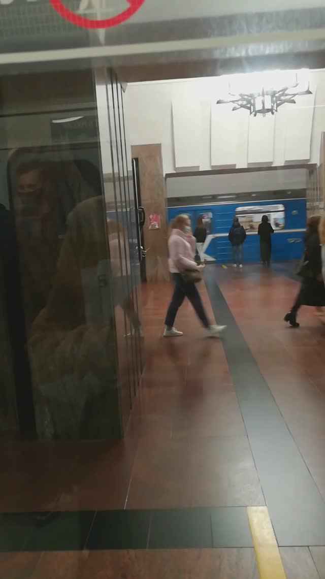 Объявление остановки детским голосом в метро Екатеринбурга.