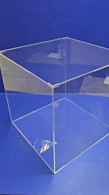 Куб из оргстекла 50х50х50см.
