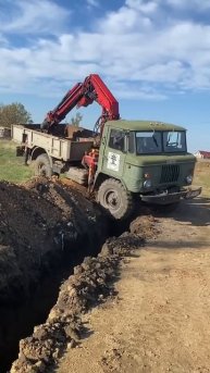 ГАЗ-66 (ШИШИГА) через ров.