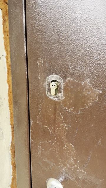 Вскрытие дверного замка