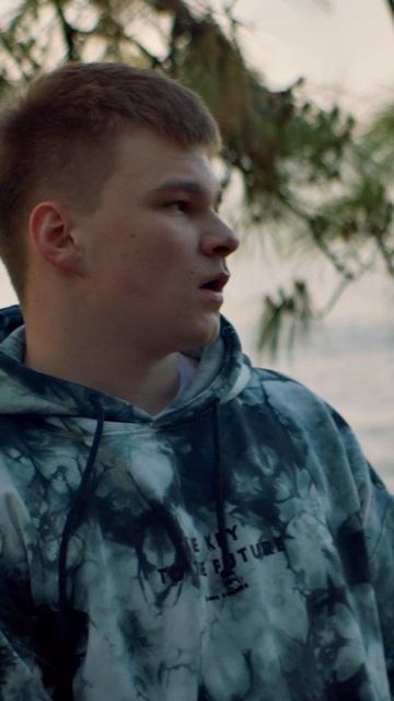 Как понять, что младший брат влюбился😉