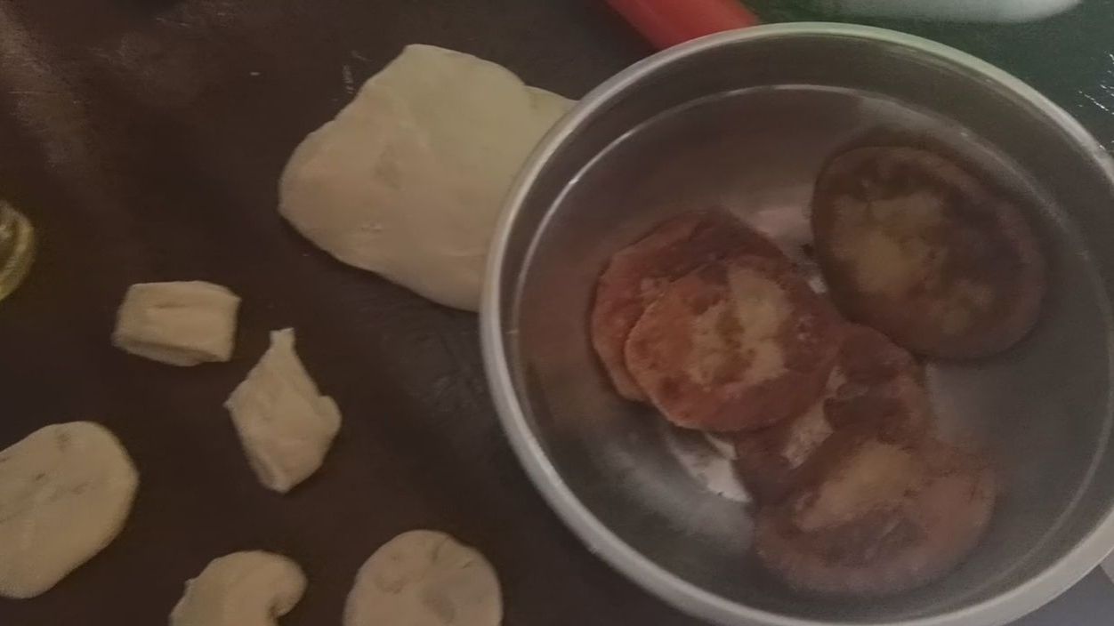 У блогера трудодни и беляши лопать и с раствором играться :)