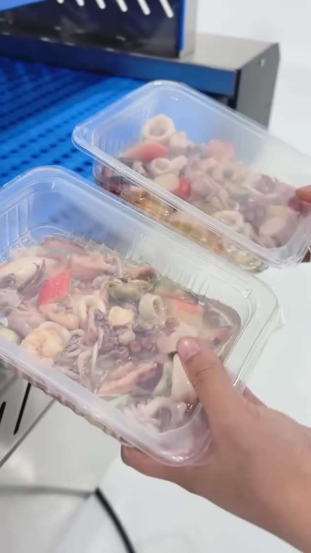 Упаковка в готовый лоток на автоматическом трейсилере VOLVAC E35 PRO