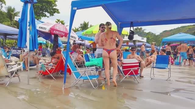 Прогулка по пляжу: спорт,женщины в открытых бикини и невероятная бразильская красота