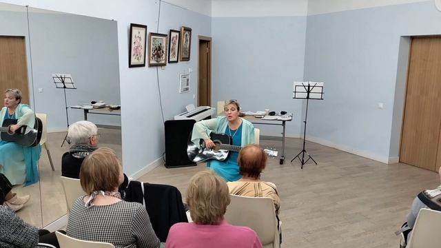 Проводим встречи в центре "Московского долголетия".Весёлая песня "Маленький кузнечик".