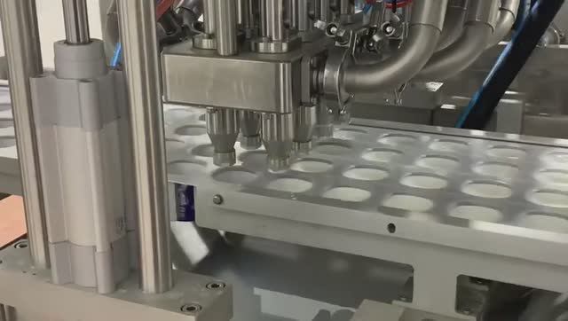 Дозация и упаковка йогурта в стаканчики на термоформере Form Fill Seal OPACK серии QT_формат 2x4_1