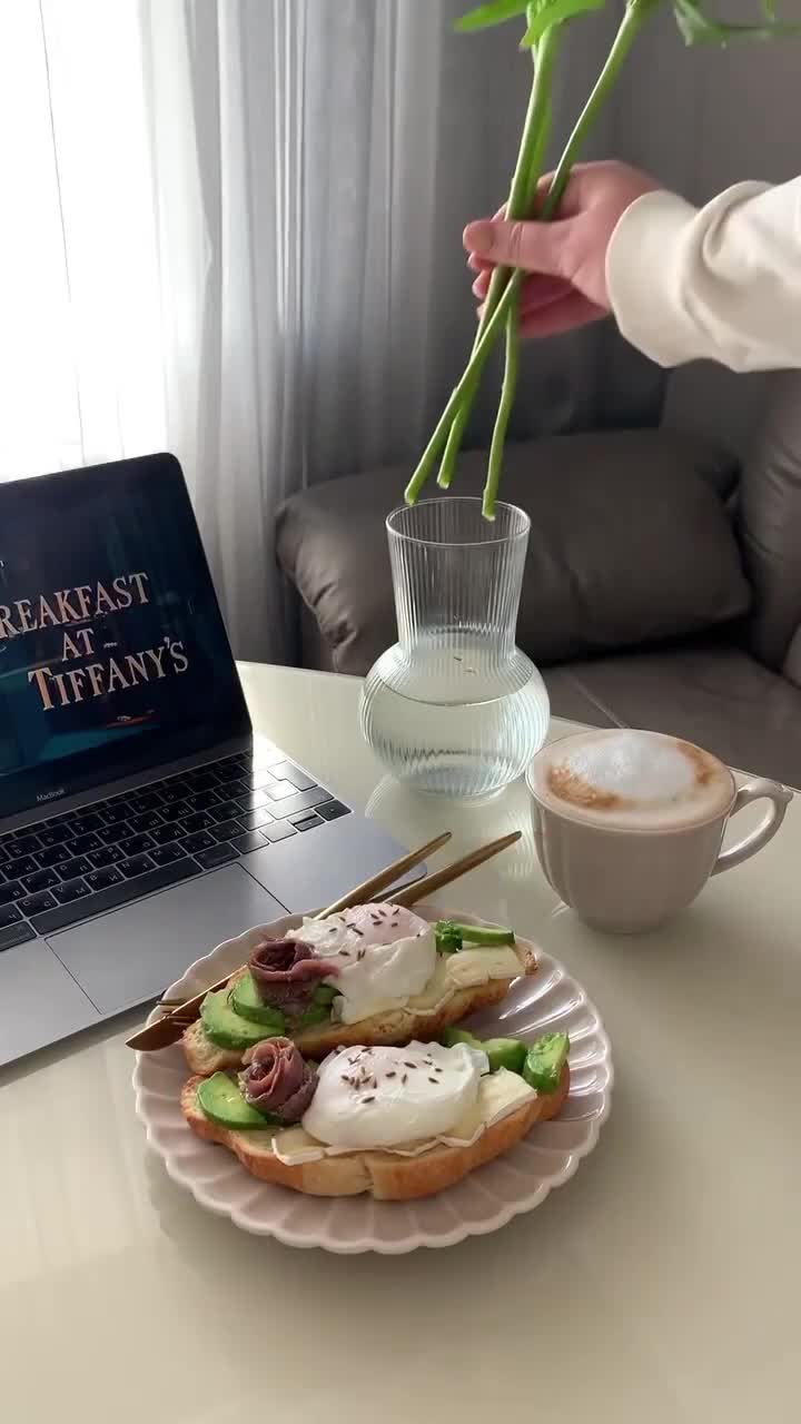 #завтрак #кофе #ноутбук #цветы