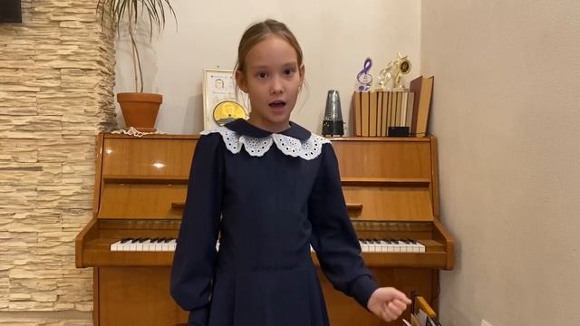 Коса Зоя ученица 2б класса, читает стихотворение А. Матюхина "Родина"