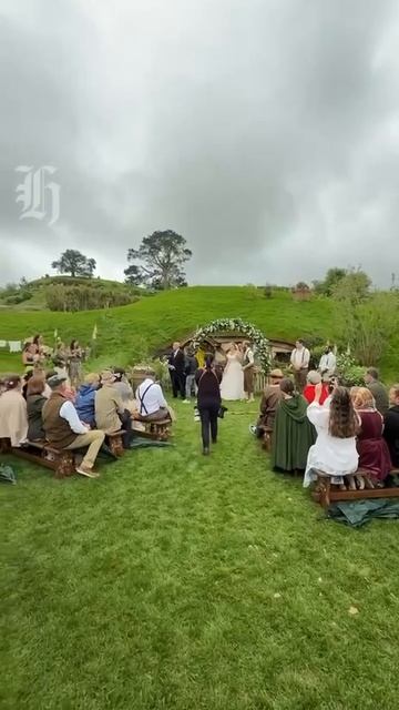 Милота дня: Элайджа Вуд поддержал молодожёнов в Хоббитане