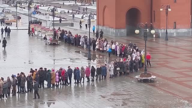 В Благовещенском соборе совершаются молебны перед ковчегом с частью пояса Пресвятой Богородицы