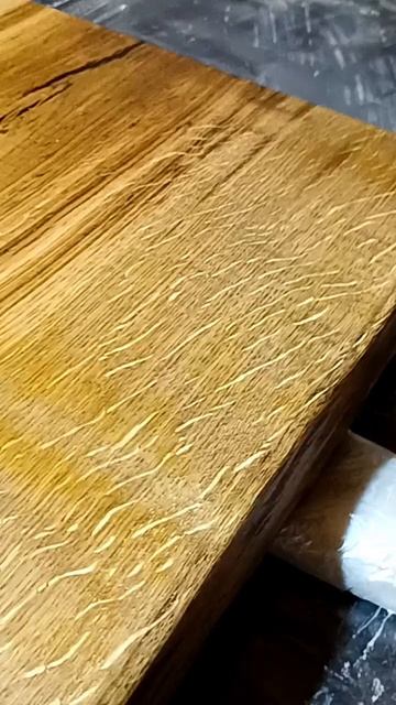 Столешница из слэба натурального дерева для чатного клиента