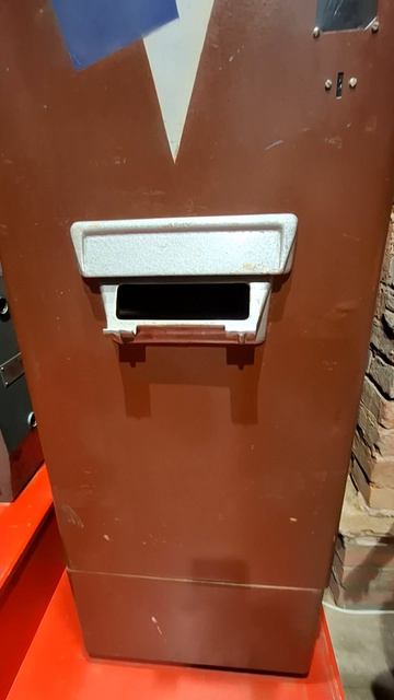 Аппарат для продажи тетрадей в СССР в музее Советских игровых автоматов #игры #ссср #раритет #винтаж