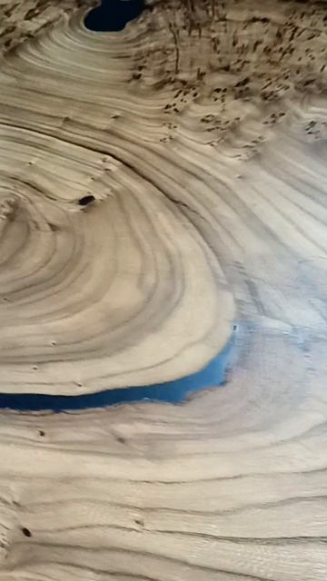 Готовая столешница из капового карагача и эпоксидной смолы